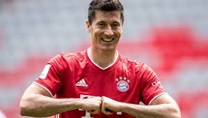 Robert Lewandowski wyróżniony przez francuskie "L'Equipe”. Polak znalazł się w jedenastce sezonu